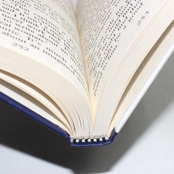 Blood at the Bookies - A Fethering Mystery - Large Print Book by Simon Brett - Picture 12 of 14